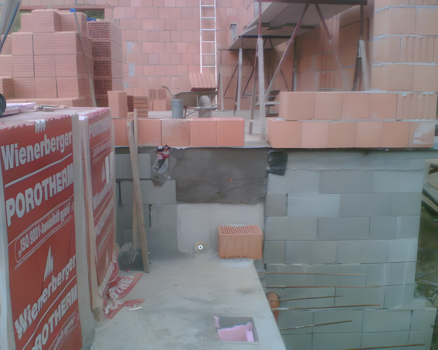 Külső falazási munkálatok - első sor