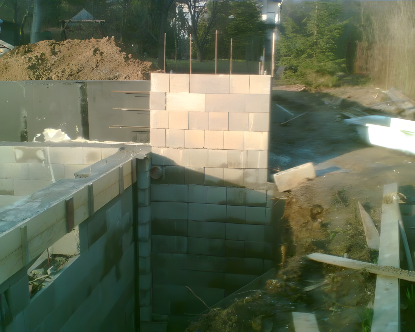 Pince falazás: kiegyenlítő beton födém elhelyezéshez